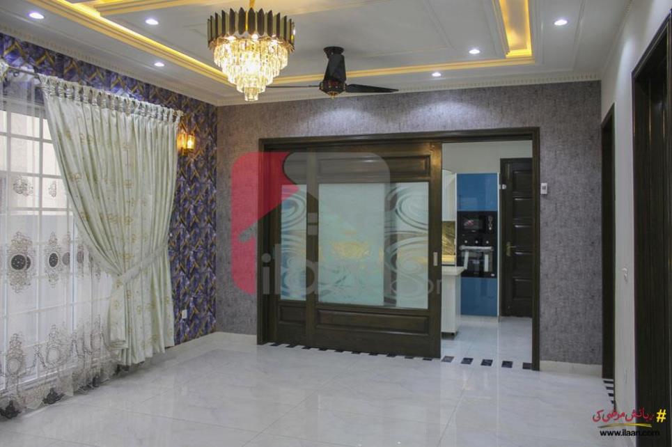 10 Marla House for Sale in Jasmine Block, Sector B, Bahria Town, Lahore