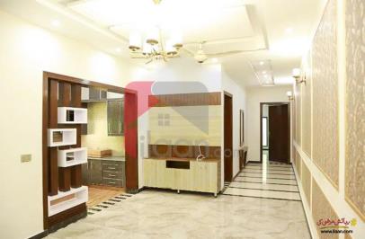 10 Marla House for Sale in Nasheman-e-Iqbal, Lahore