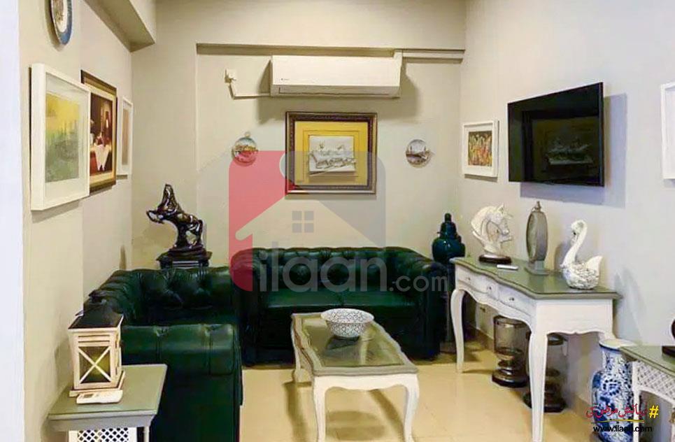999 Sq.ft Office for Rent on Shahrah-e-Faisal, Karachi
