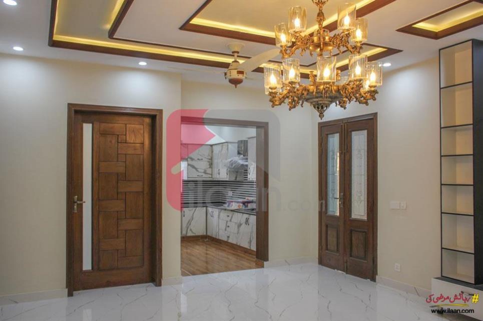 10.5 Marla House for Sale in Sector C, Gulbahar Block, Lahore
