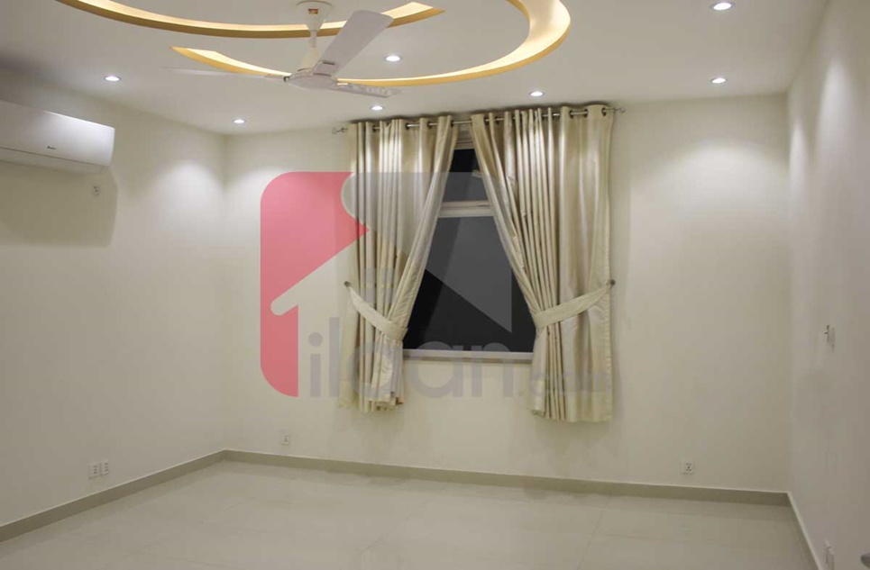 1 Kanal House for Sale in Block T, Phase 8, DHA Lahore