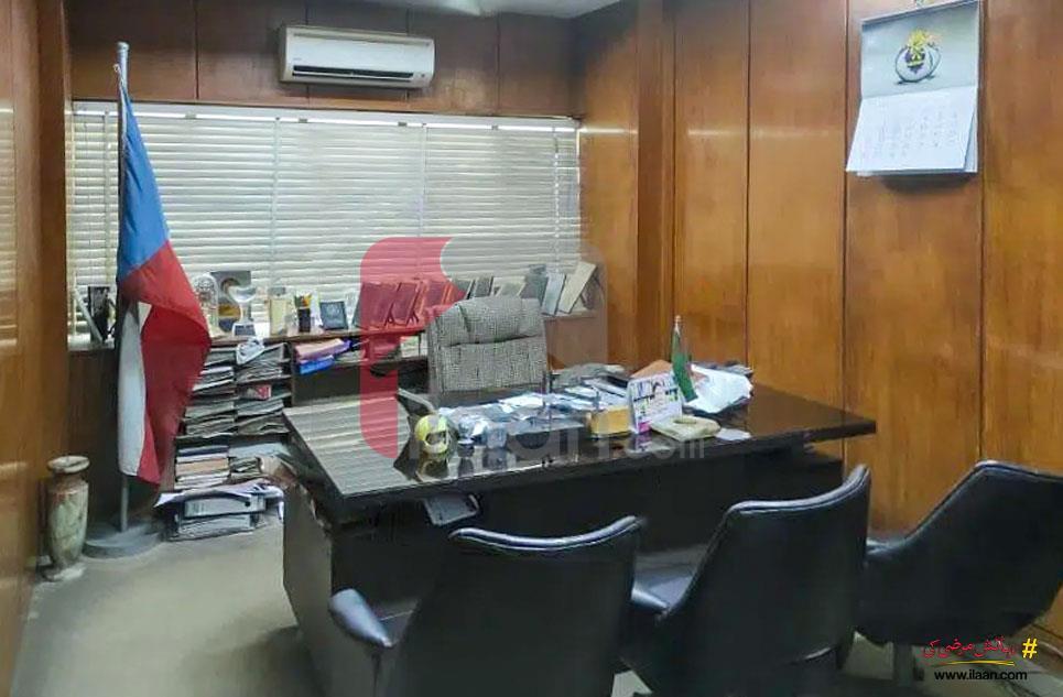 94 Sq.yd Office for Sale on I.I Chundrigar Rd, Karachi
