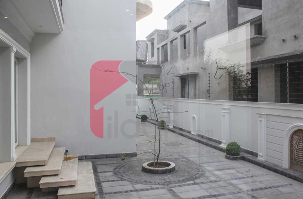 15 Marla House for Sale in Phase 8 Extension, DHA Lahore