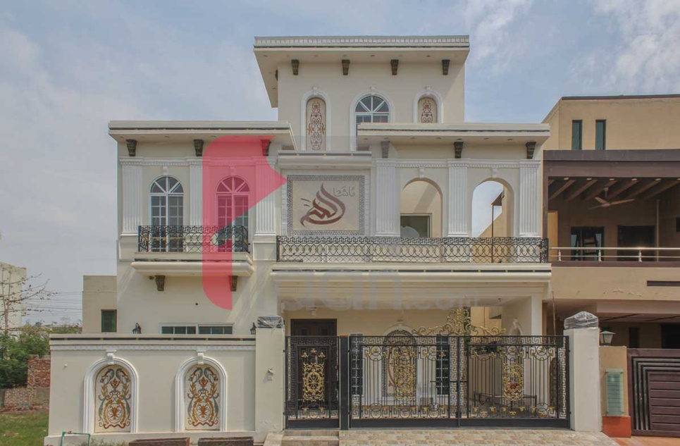 10.5 Marla House for Sale in Tariq Gardens, Lahore