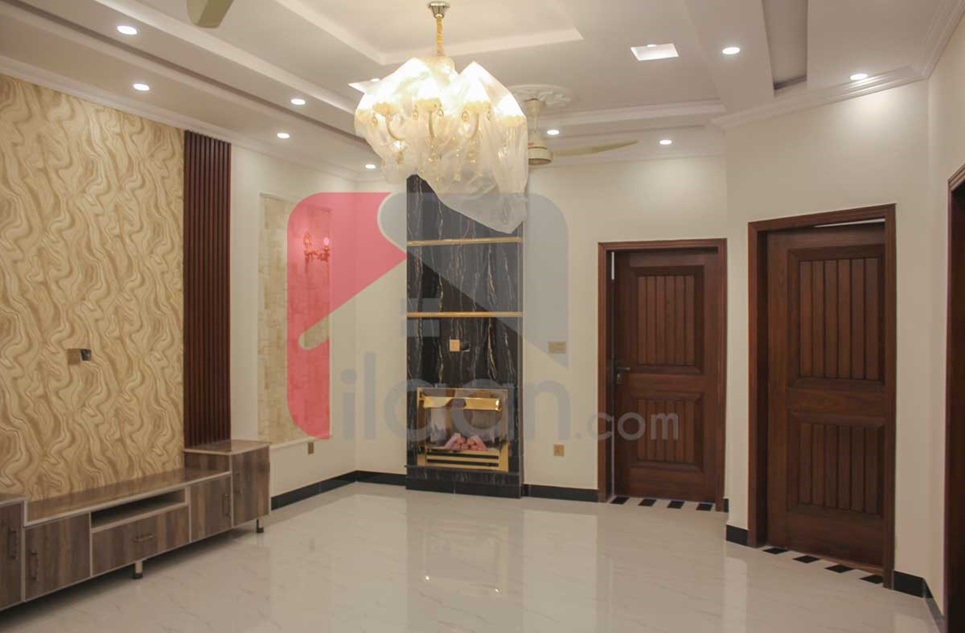 11 Marla House for Sale in Valencia Housing Society, Lahore
