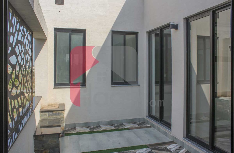 1 Kanal House for Sale in Block Z1, Phase 7, DHA Lahore