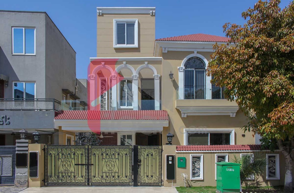 10 Marla House for Sale in Janiper Block, Sector C, Bahria Town, Lahore