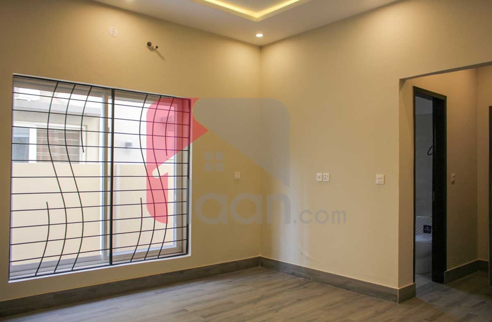 10 Marla House for Sale in Janiper Block, Sector C, Bahria Town, Lahore