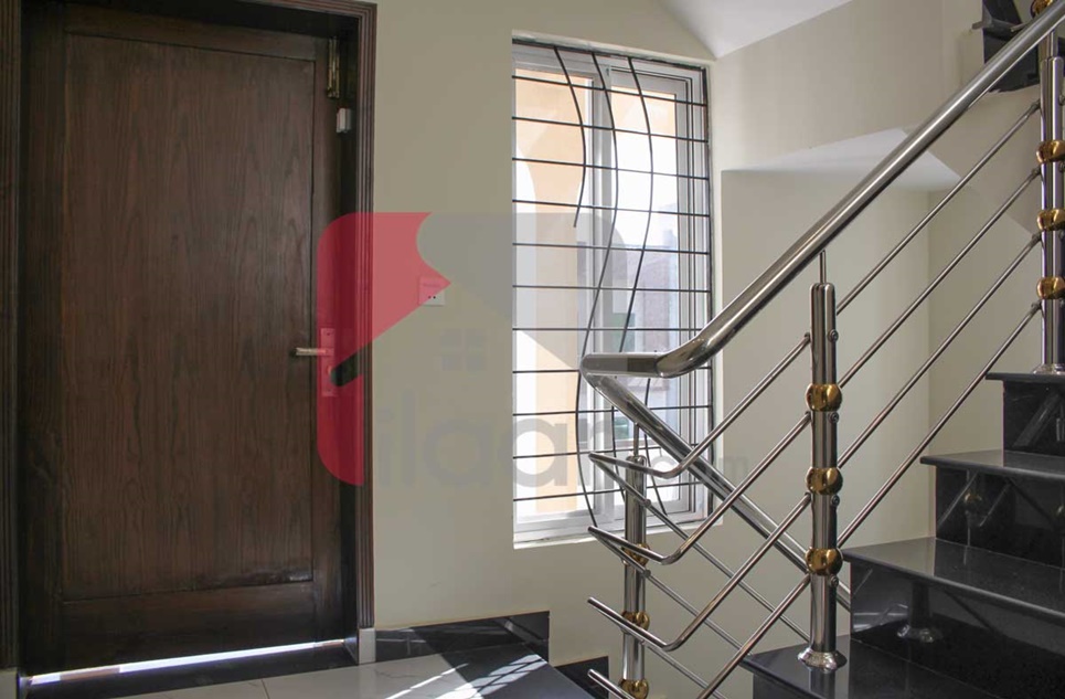 10 Marla House for Sale in Janiper Block, Sector C, Bahria Town, Lahore