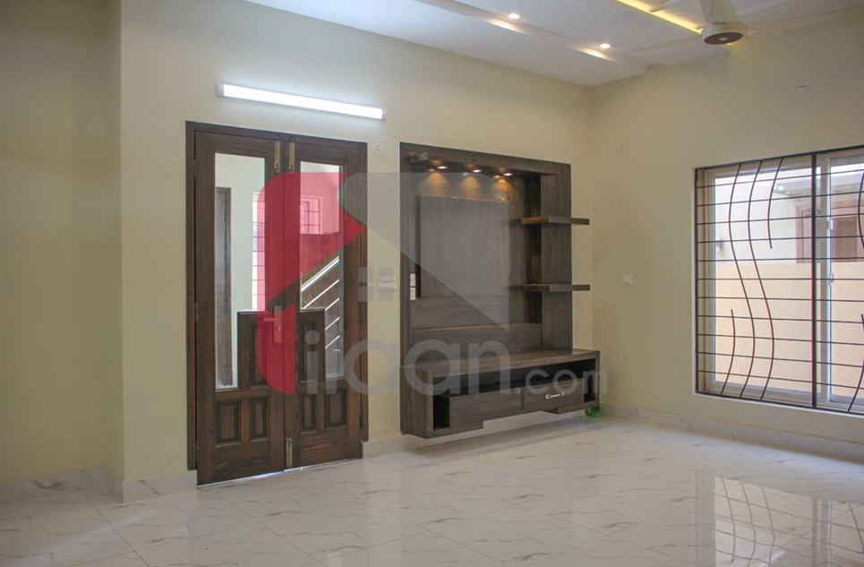 10 Marla House for Sale in Janiper Block, Sector C, Bahria Town, Lahore