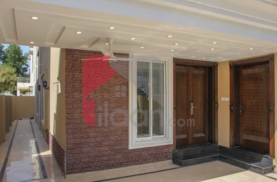 10 Marla House for Sale in Janiper Block, Sector C, Bahria Town, Lahore