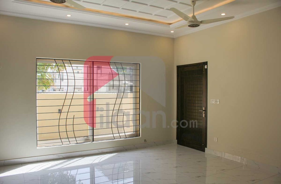 10 Marla House for Sale in Janiper Block, Sector C, Bahria Town, Lahore