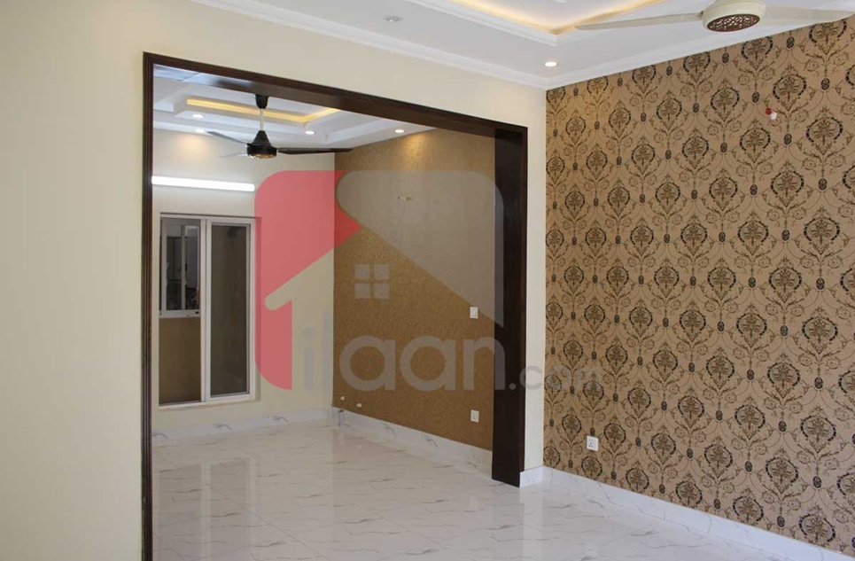 10 Marla House for Sale in Janiper Block, Sector C, Bahria Town, Lahore