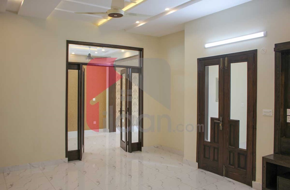 10 Marla House for Sale in Janiper Block, Sector C, Bahria Town, Lahore