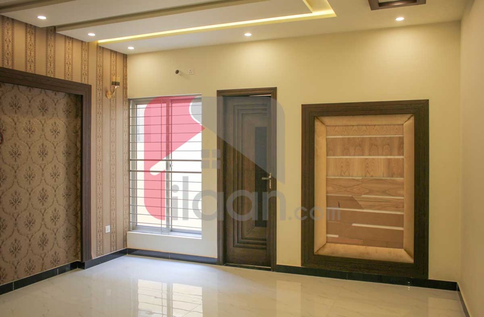 10 Marla House for Sale in Architects Engineers Housing Society, Lahore