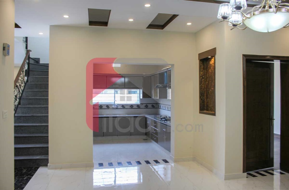 10 Marla House for Sale in Wapda Town, Lahore