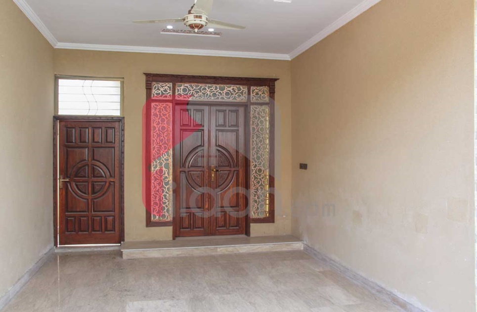 10 Marla House for Sale in Raza Block, Allama Iqbal Town, Lahore (Non Furnished)