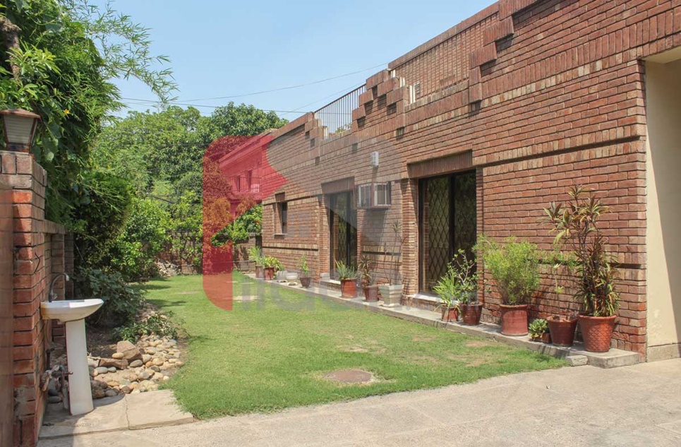 1 Kanal 16 Marla House for Sale in Ahmed Block, Garden Town, Lahore