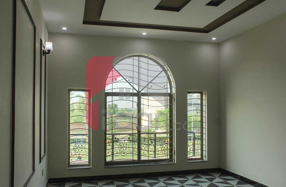 8 Marla House for Sale in Bahria Nasheman, Lahore