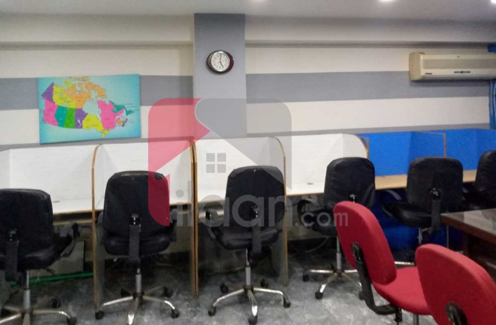 500 square feet office for rent in Cavalry Ground Lahore