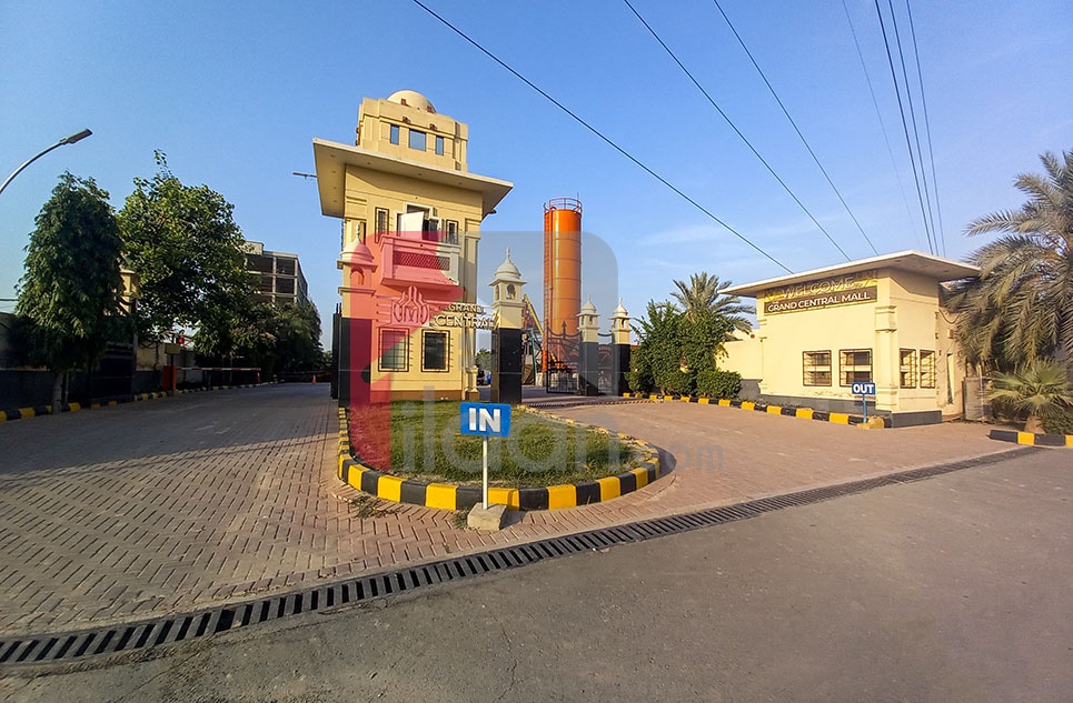 3 Beds Apartment For Sale in The Grand Central Mall, Canal Road, Faisalabad
