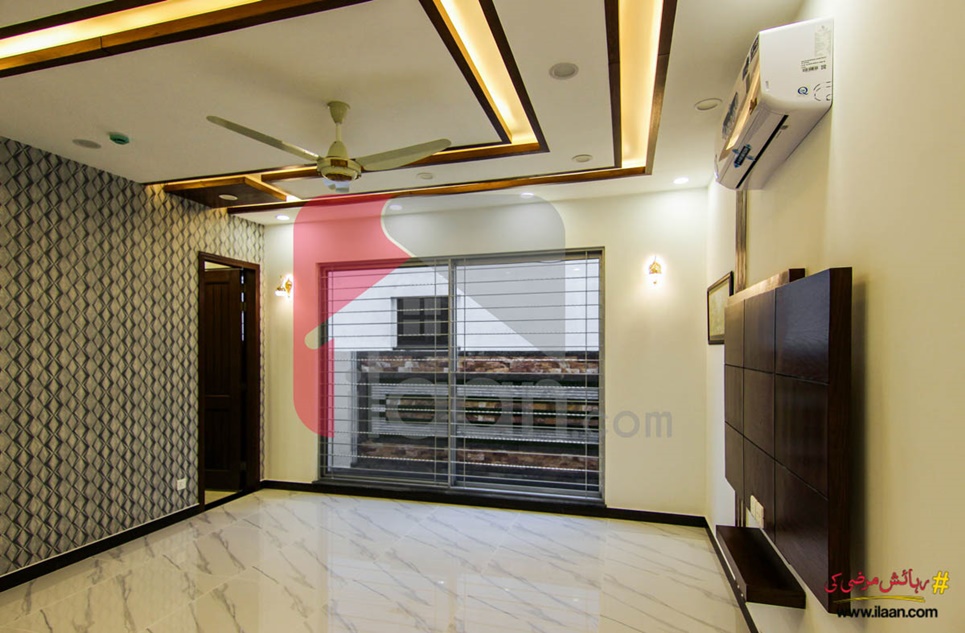1 Kanal House for Sale in Block Q, Phase 7, DHA Lahore