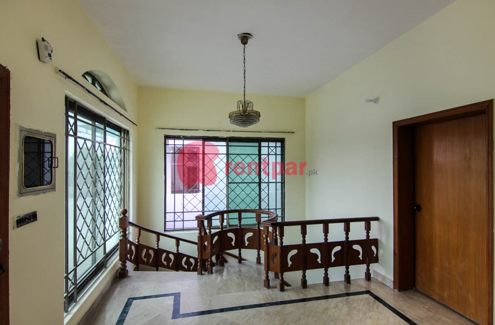 10 Marla House for Rent in Block Y, Phase 3, DHA Lahore