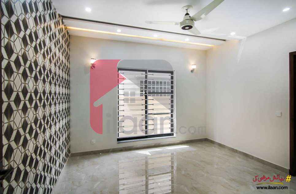 10 Marla House for Sale in Janiper Block, Sector C, Bahria Town, Lahore