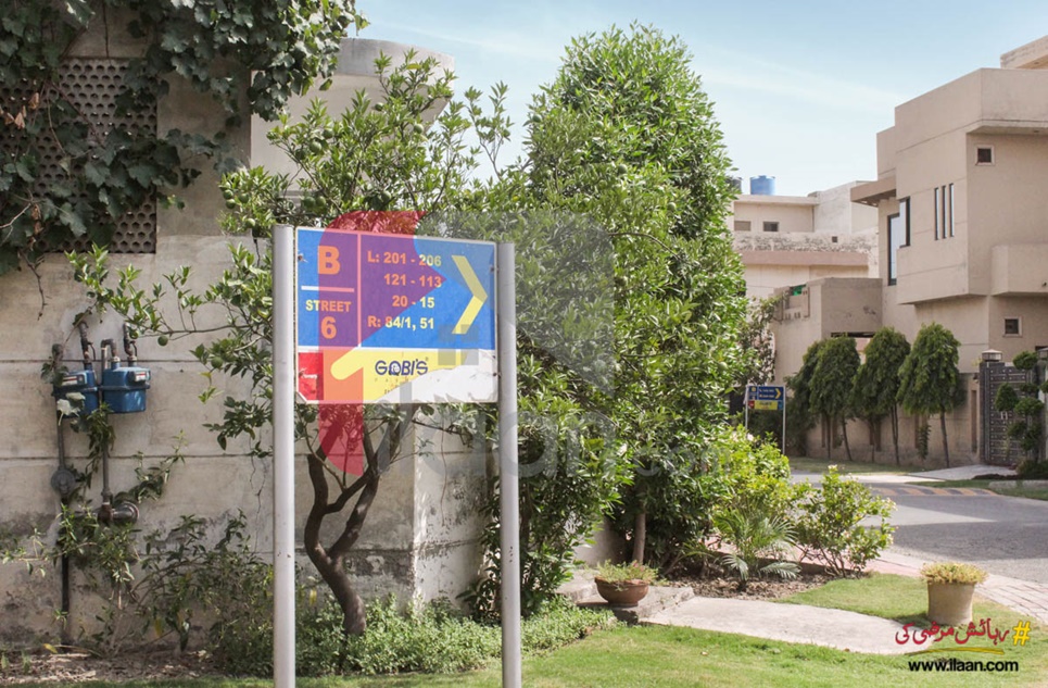 10 Marla House for Sale in Tariq Gardens, Lahore