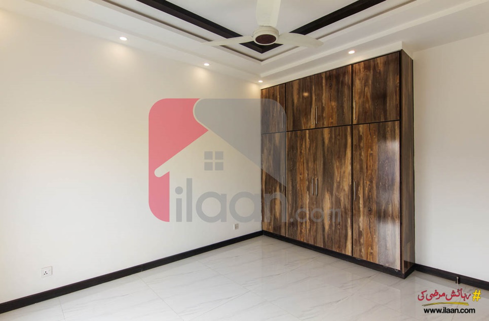 10 Marla House for Sale in Nishtar Block, Sector E, Bahria Town, Lahore