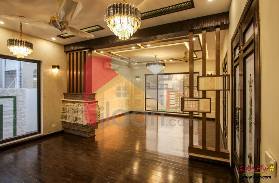 1 Kanal House for Sale in Block R, Phase 7, DHA Lahore