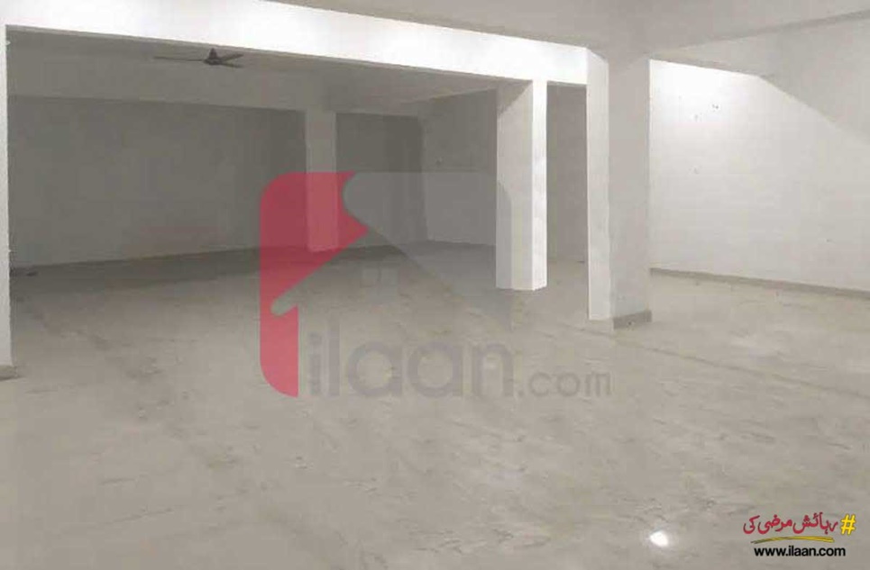 300 Sq.yd Office for Rent on University Road, Karachi